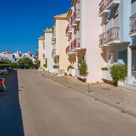 Serene Apartment W/ Balcony And Pool By Lovelystay Quarteira Exterior foto