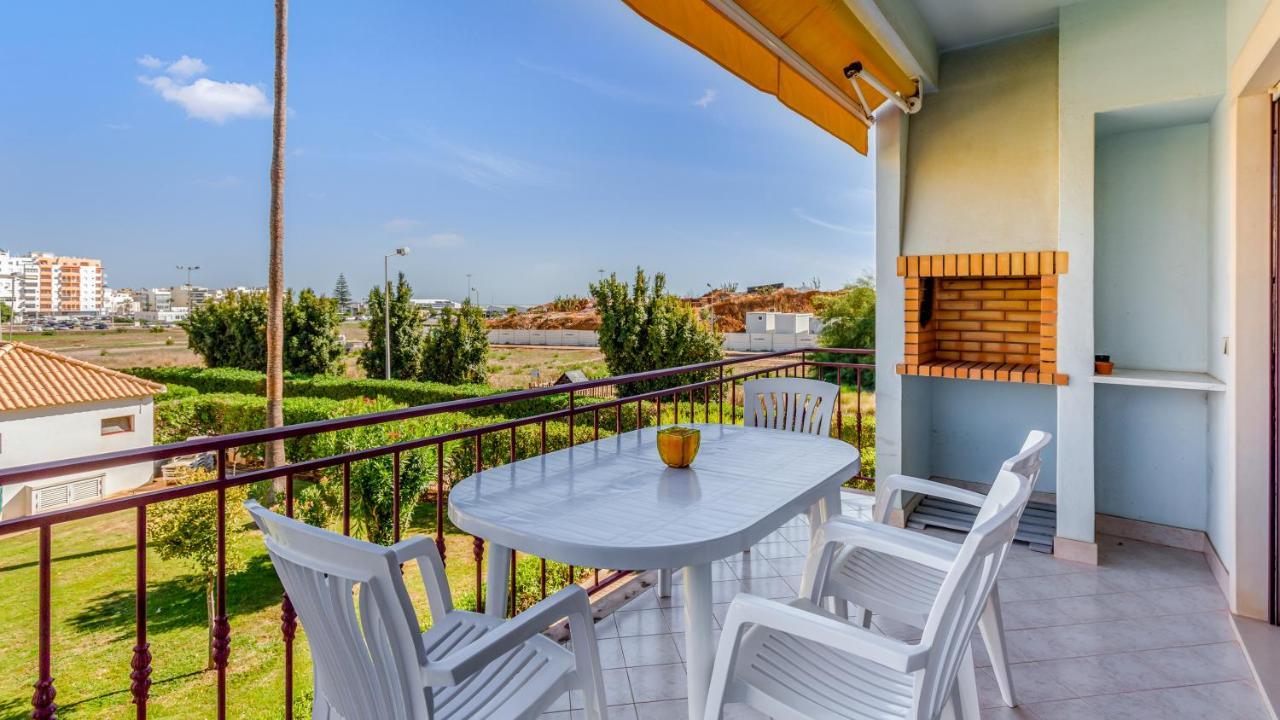 Serene Apartment W/ Balcony And Pool By Lovelystay Quarteira Exterior foto