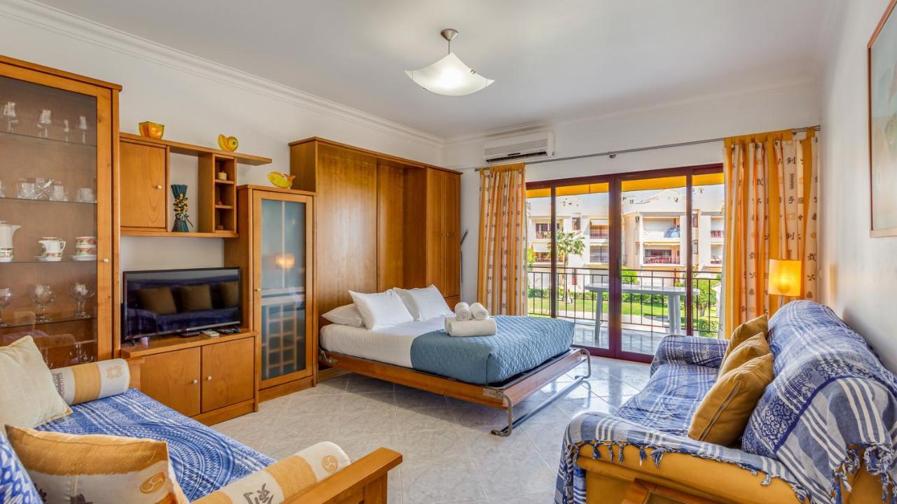 Serene Apartment W/ Balcony And Pool By Lovelystay Quarteira Exterior foto