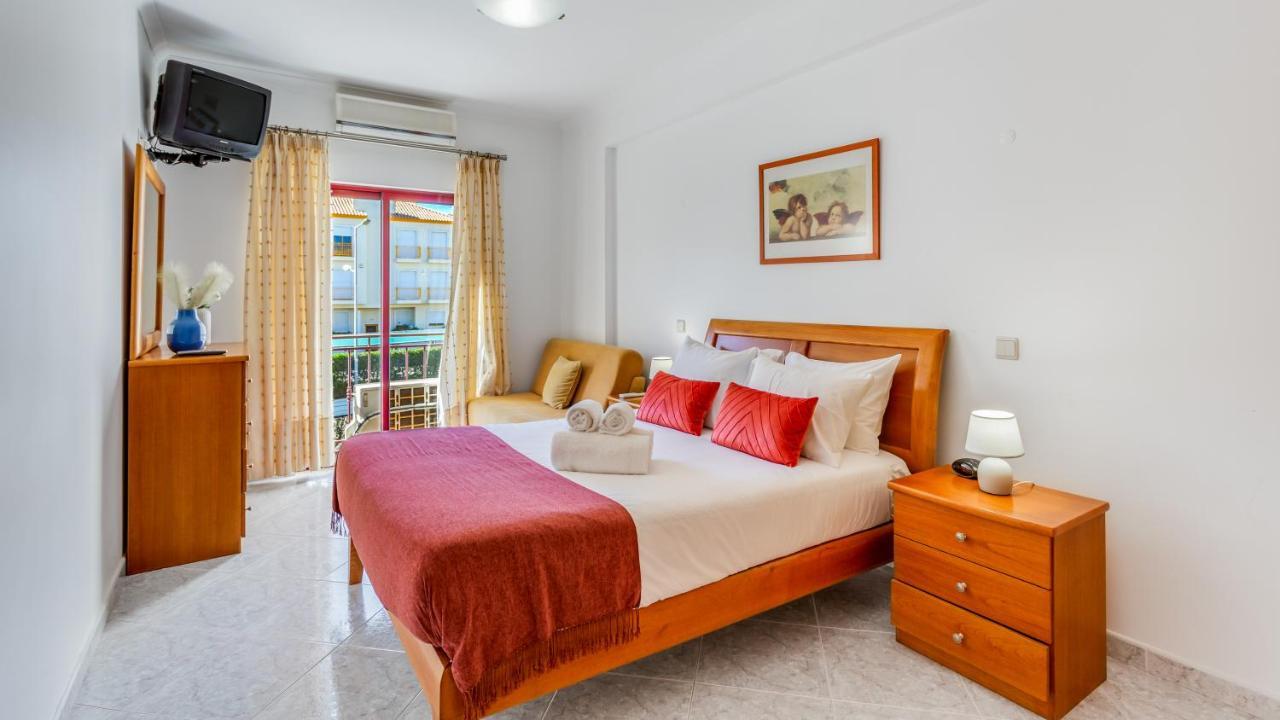 Serene Apartment W/ Balcony And Pool By Lovelystay Quarteira Exterior foto